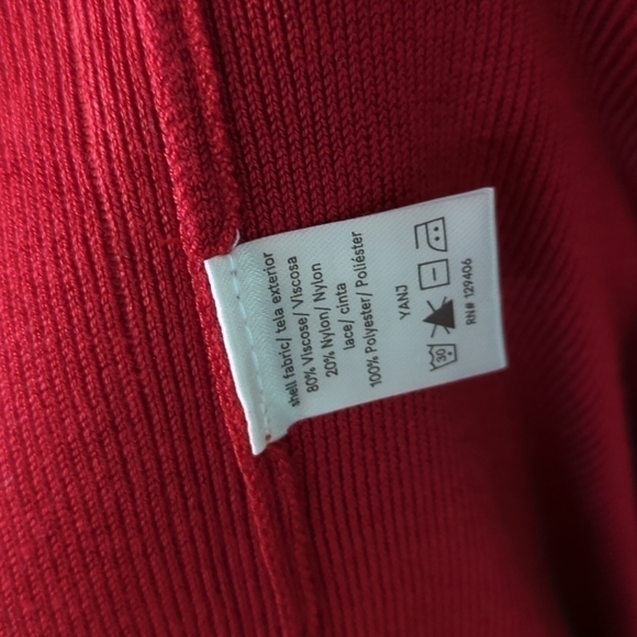 Holiday classic! Lace top sweater, super soft material. Gorgeous detail! Size XL - Picture 6 of 6